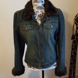Jean jacket w/faux fur collar and skeeves